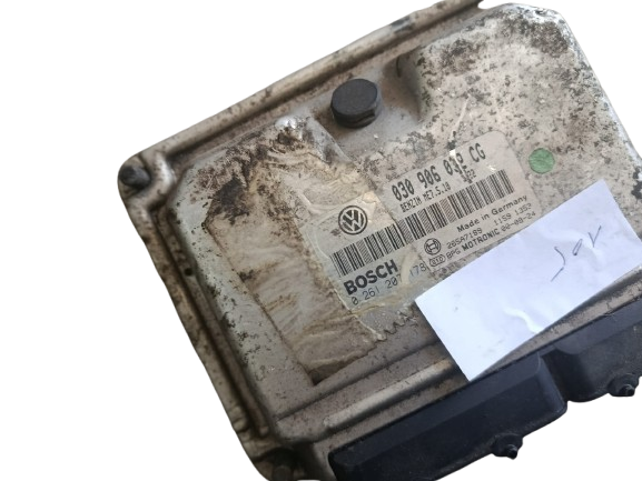 Calculateur moteur ECU VW Volkswagen Polo 1.4 030906032CG Bosch