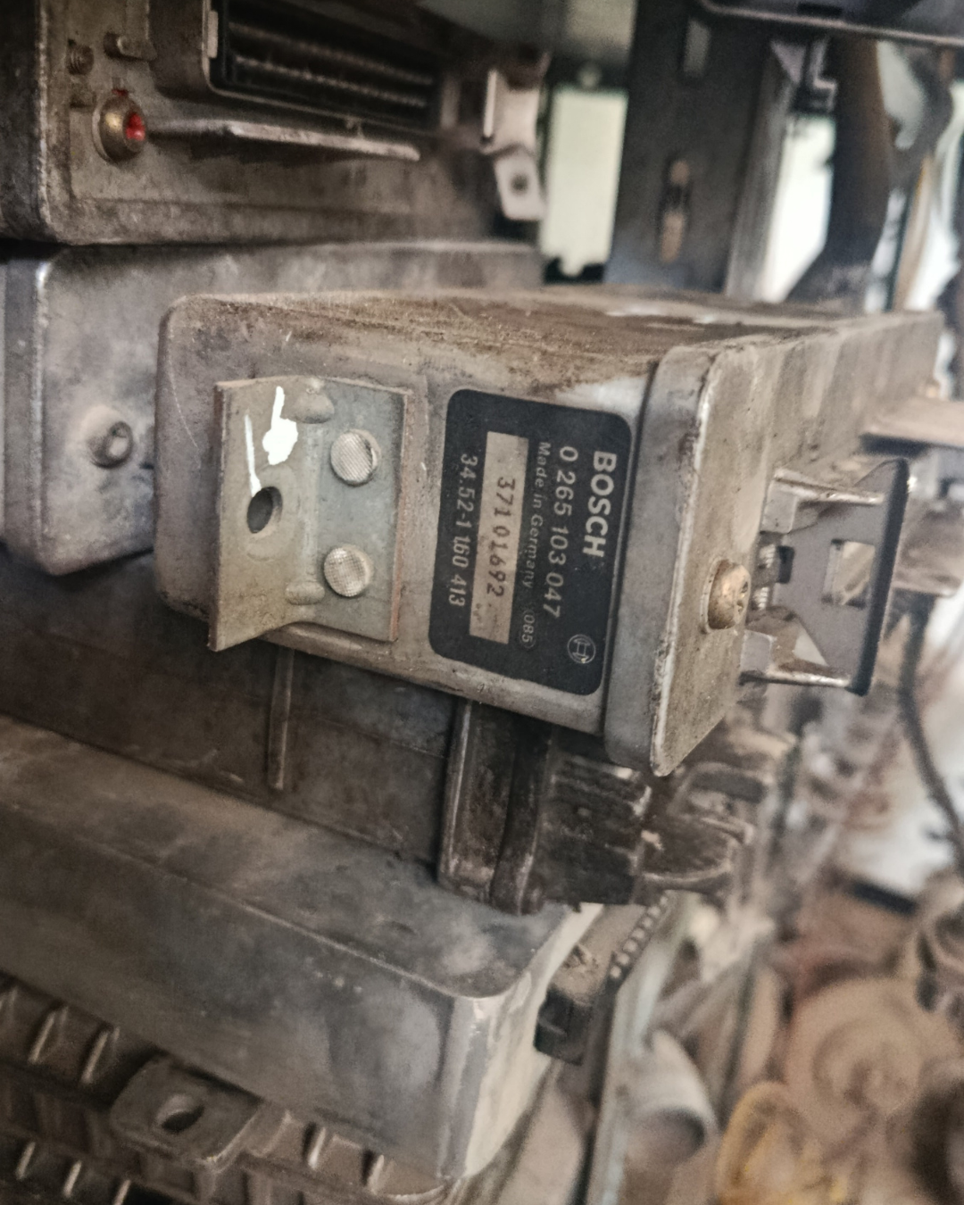Calculateur ABS / Contrôle de traction – BOSCH – Référence 0265103047 BMW SERIE5 2.5 TDS 1990-1995