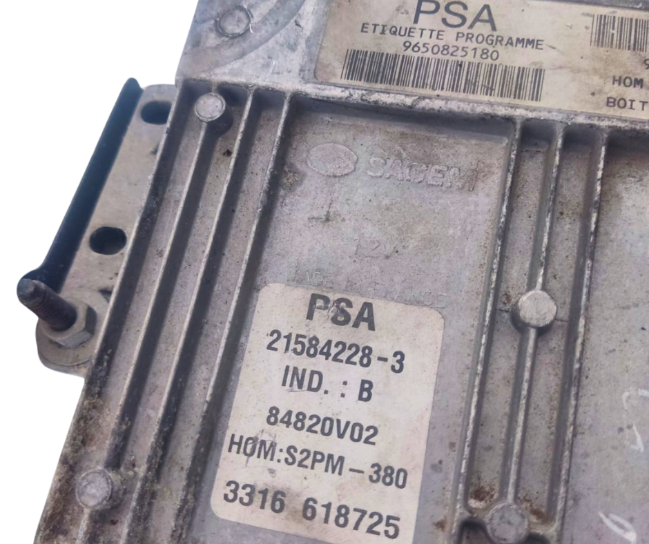 Calculateur 9650825180 9642222380 21584228-3  1.4 8v c3 206 xsara berlingo