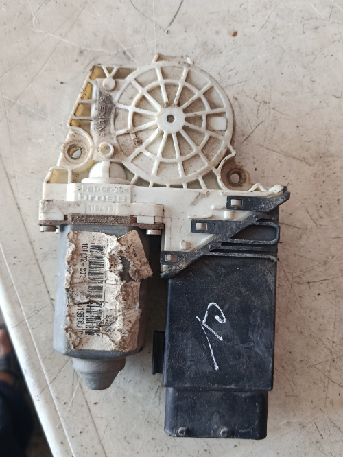 Moteur de lève-vitre avant gauche – Groupe VAG (Plateforme PQ34) – 1998-2006seat leon 1  toledo 2 golf4