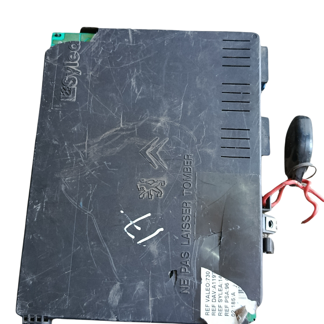 Boîtier BSI  BOITE FUSIBLE – ref VALEO 73003911 / 9640880180 BERLINGO  PARTNER  1.6 HDI