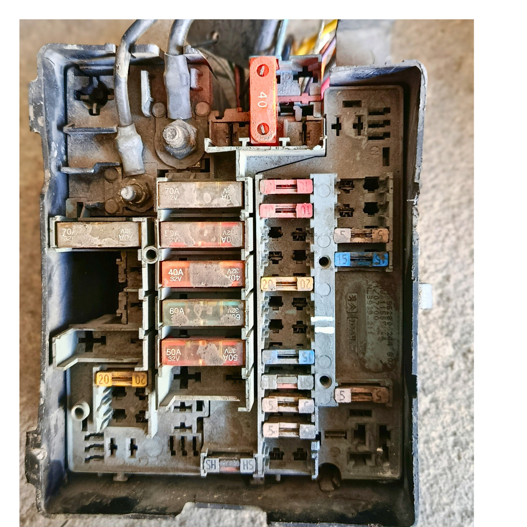 Boîte à fusibles moteur – ref 96280244 / 11559 406 206 PARTNER 1 XSARA  C5 BERLINGO 2.0 HDI