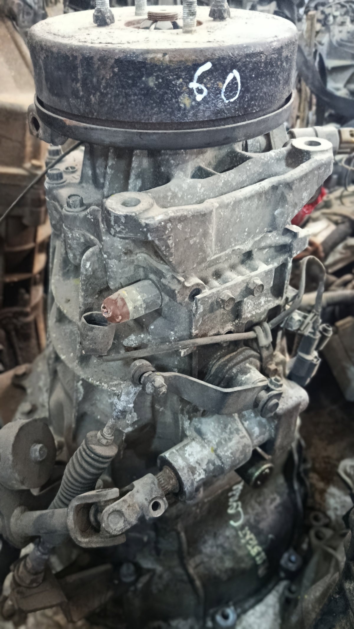 Boîte de vitesses manuelle – Mitsubishi Fuso Canter FB511 – Moteur Diesel 4M40 – environ 1996-2002 Référence : MO15S5A06117 (souvent saisie MO15S5A06117 ou M015S5A06117)
