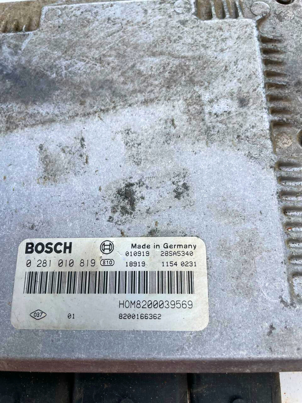 Calculateur 0281010819, 8200039569, 8200166362  Bosch / MEGANE SCENIC   LAGUNA dacia  1.9